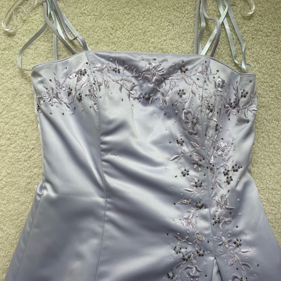LIKE NEW Embroidered Lavender Prom Dress/Ball Gown - size M - Picture 4 of 7